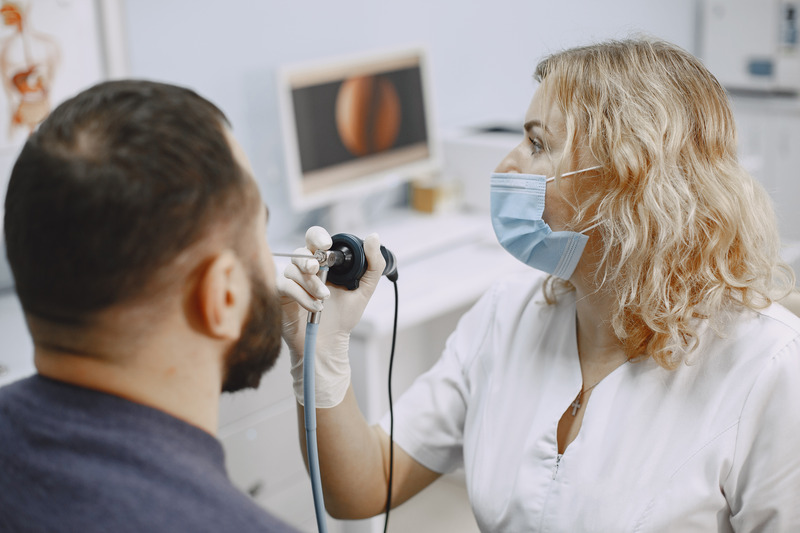 endoscopia Nasal Otorrino Pessoa fazendo endoscopia nasal em otorrino Araraquara
